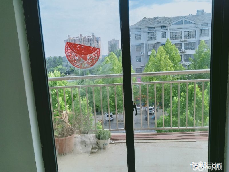 东一小学,大润发,户型采光好,送阁楼,有证满五唯一首付低急售